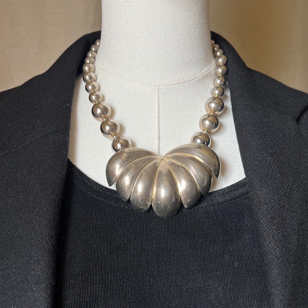 Vintage Sculptural Silver Tone Shell Pendant Necklace Beaded Statement 18" Bold